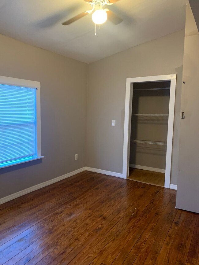 Building Photo - MOVE IN SPECIAL- Cozy 2 Bed/ 1 Bath Home in Saint Cloud