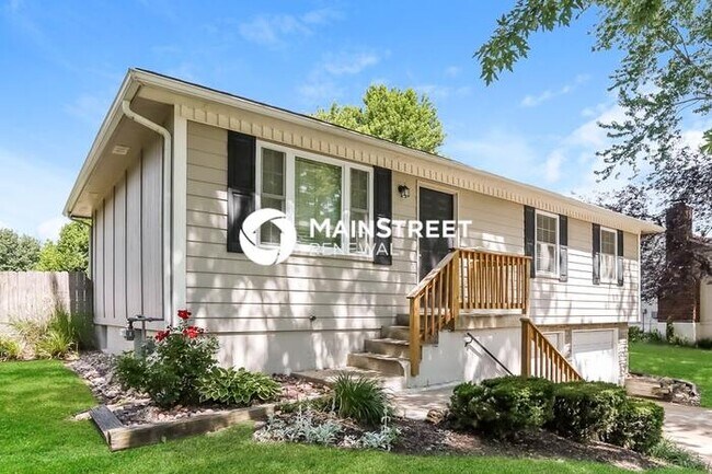 Building Photo - 3 Bedroom Pet-Friendly Home in LEES SUMMIT, MO with Main Street Renewal