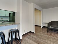 Building Photo - 807 S Locust St