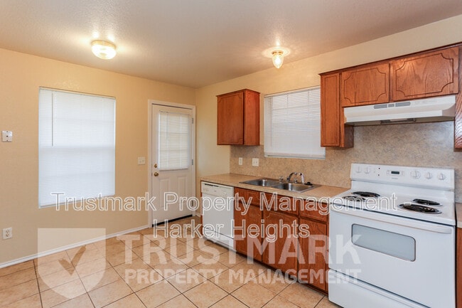 Building Photo - 4005 Madison Dr