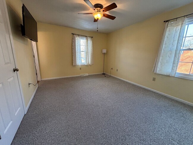 Building Photo - 136 Grimes St