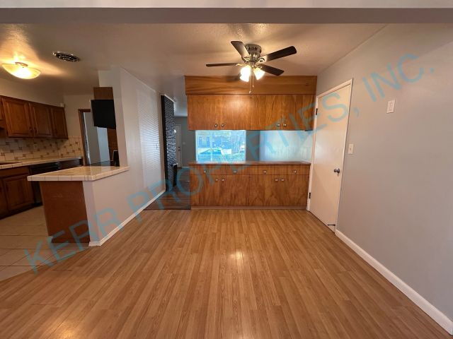 Building Photo - Charming Portland Retreat: 3-Bed, 2-Bath Home with Hardwood Floors & Cozy Fireplace!