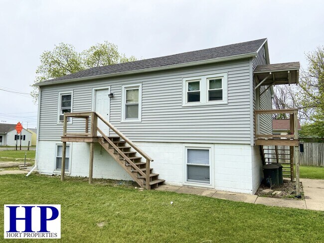 Primary Photo - 115 W Johnson Ave