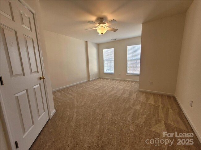 Building Photo - 120 N Arcadian Way