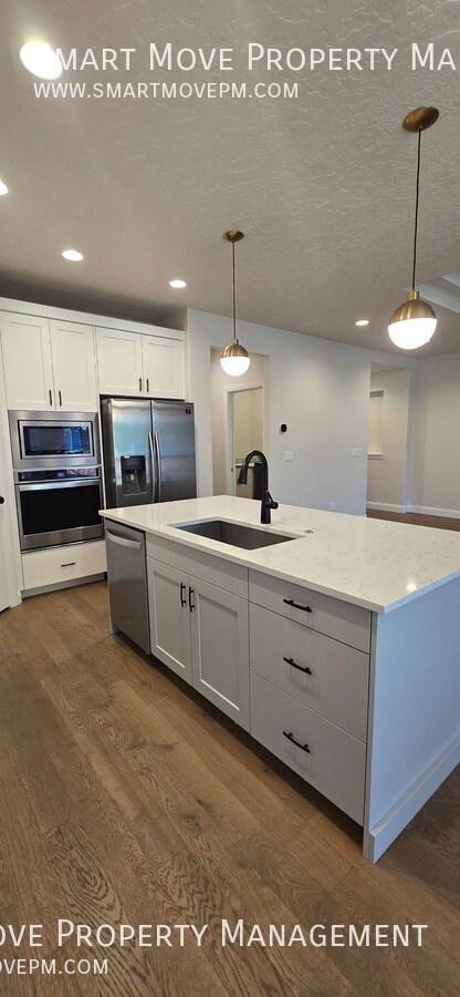Building Photo - 10712 W Leilani Dr