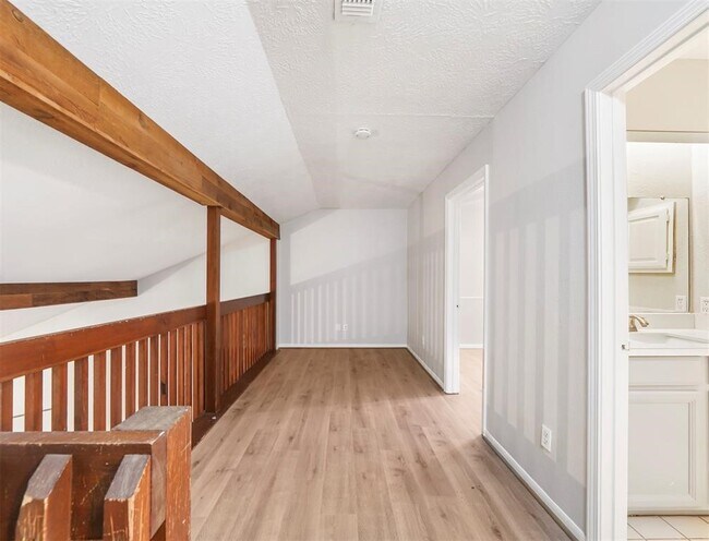 Building Photo - 23227 Timberbrook Dr