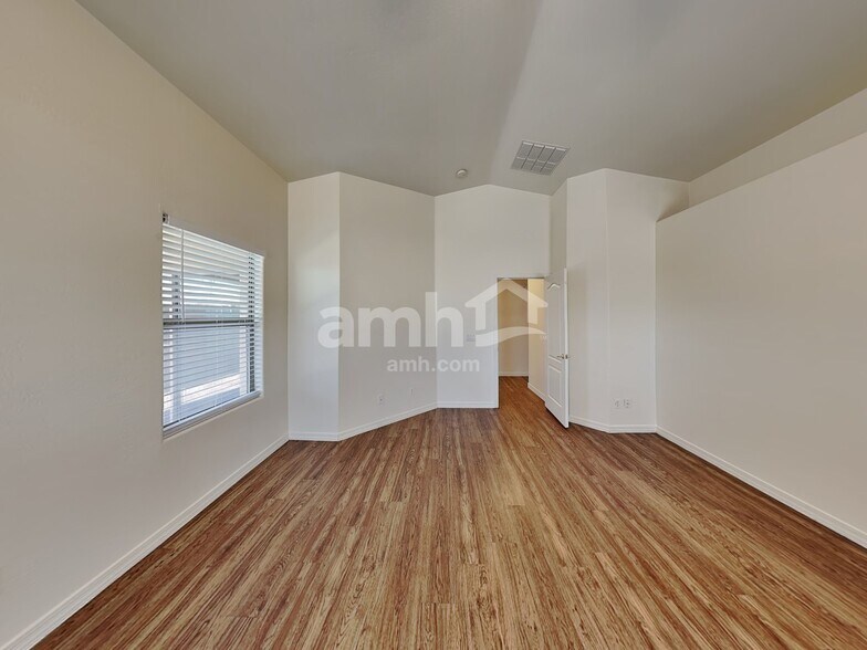 Building Photo - 25056 W Illini St