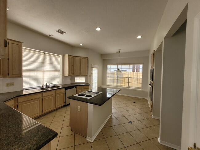 Building Photo - 17403 Canyon Knoll Dr