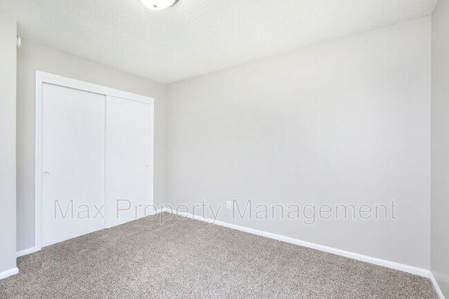 Building Photo - 505 E McKinley Ave