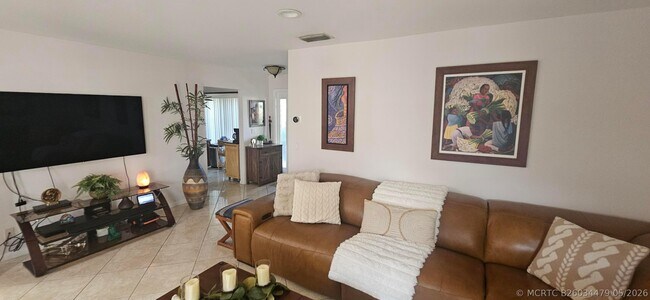 Building Photo - 2511 Carambola Cir N