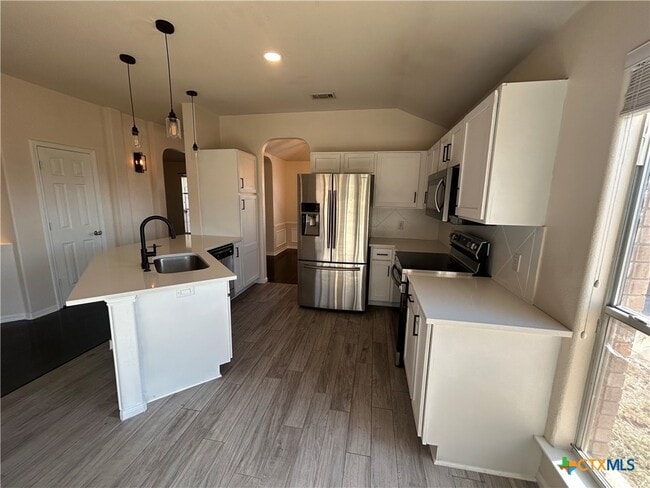 Building Photo - 203 Ponderosa Dr