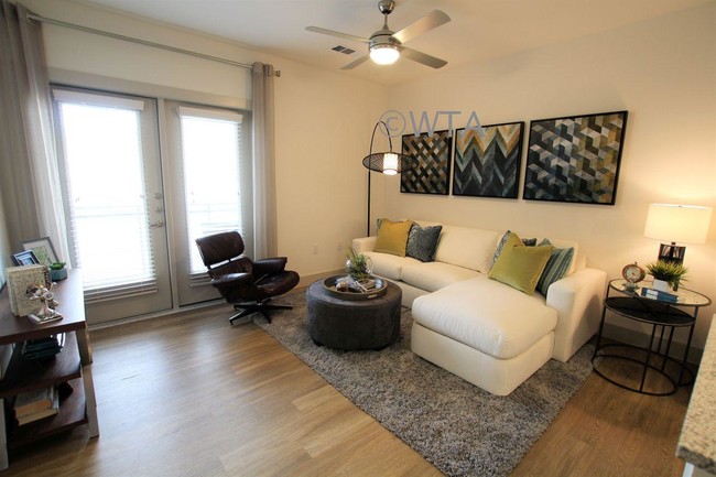 Building Photo - 1 bedroom in Austin Tx 78748