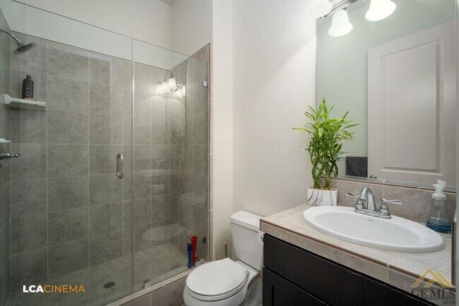 Building Photo - Luxury Living in Windermere Seven Oaks: Modern 5 Bed, 3 Bath Home with Pool, Solar, and Gated Nei...