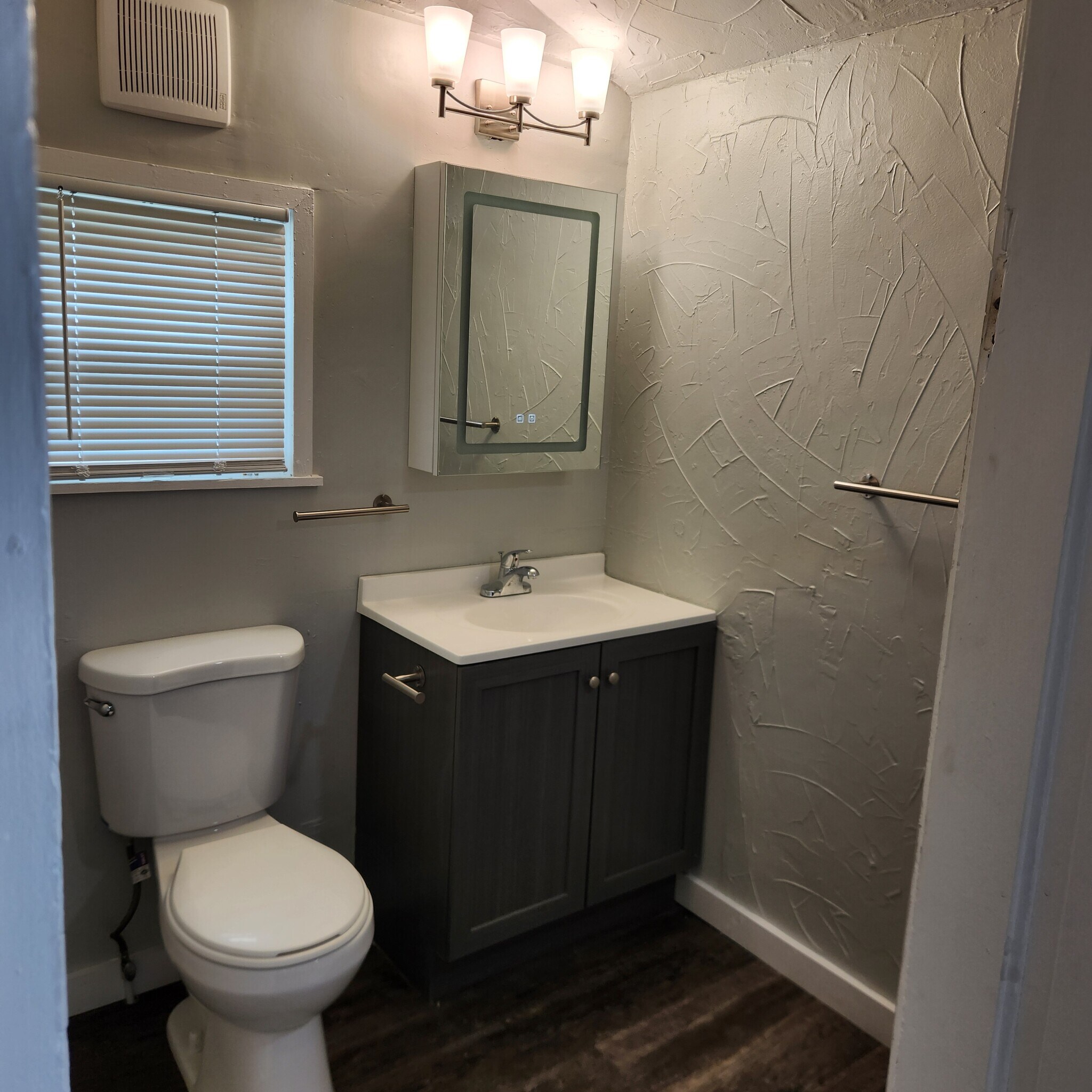 Building Photo - 212 1st St NW