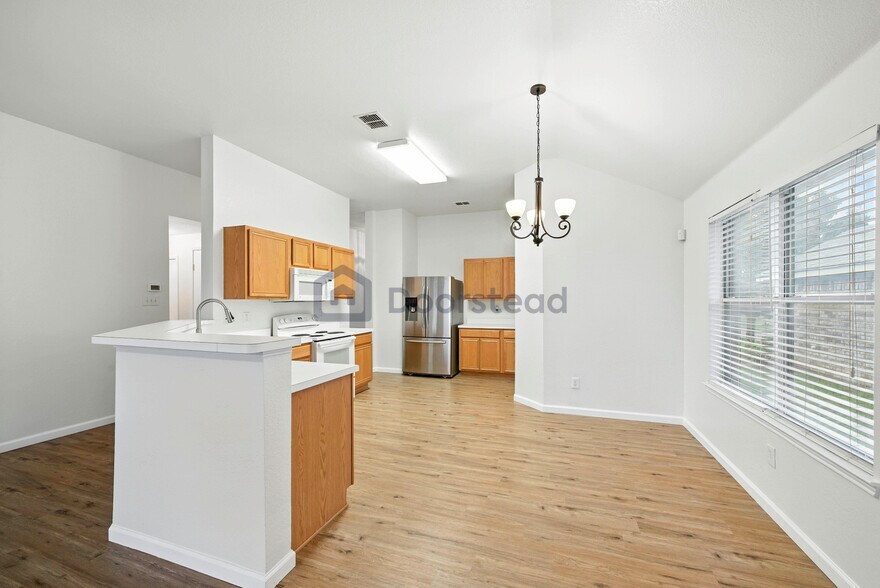 Building Photo - 523 Elk Run Dr