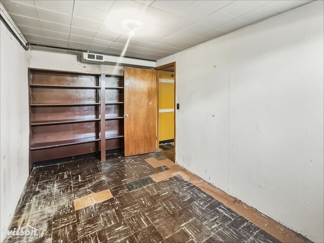 Building Photo - 904 S 48th Ave
