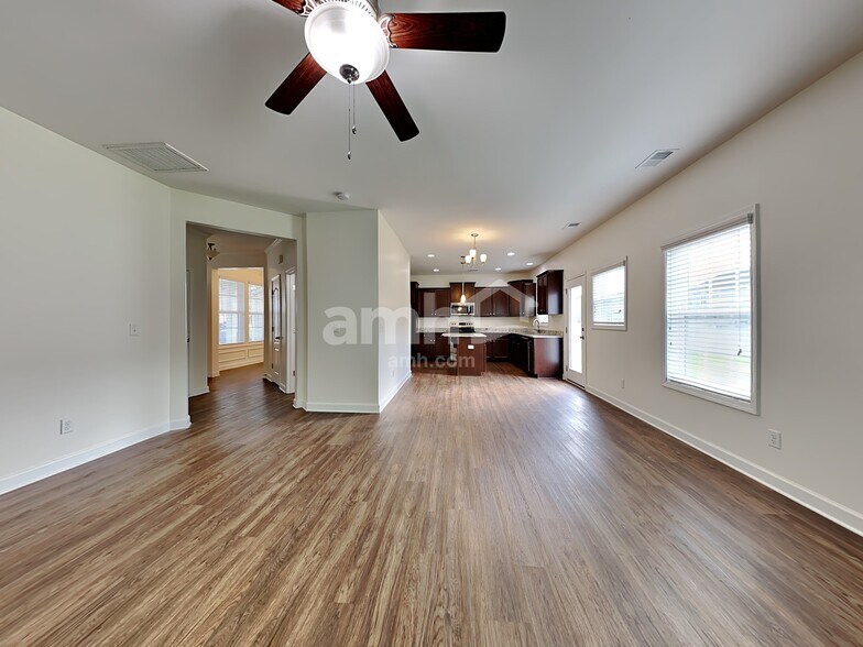 Building Photo - 531 Lateleaf Dr