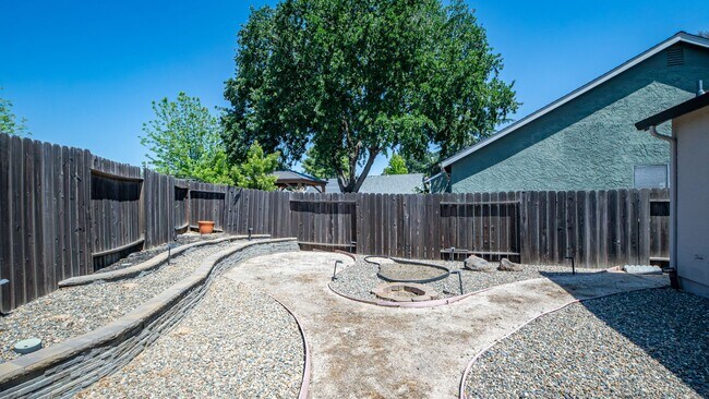 Building Photo - 3 Bedroom Home in Vacaville