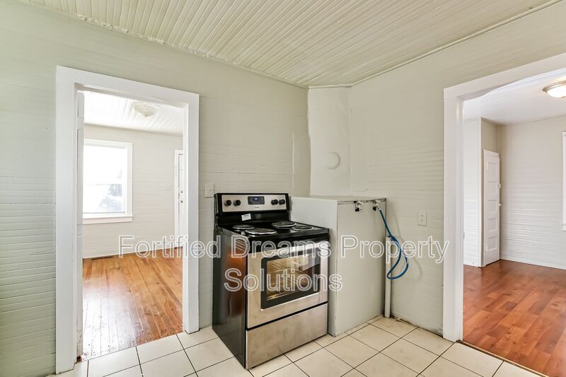 Building Photo - 1704 Lincoln Ave