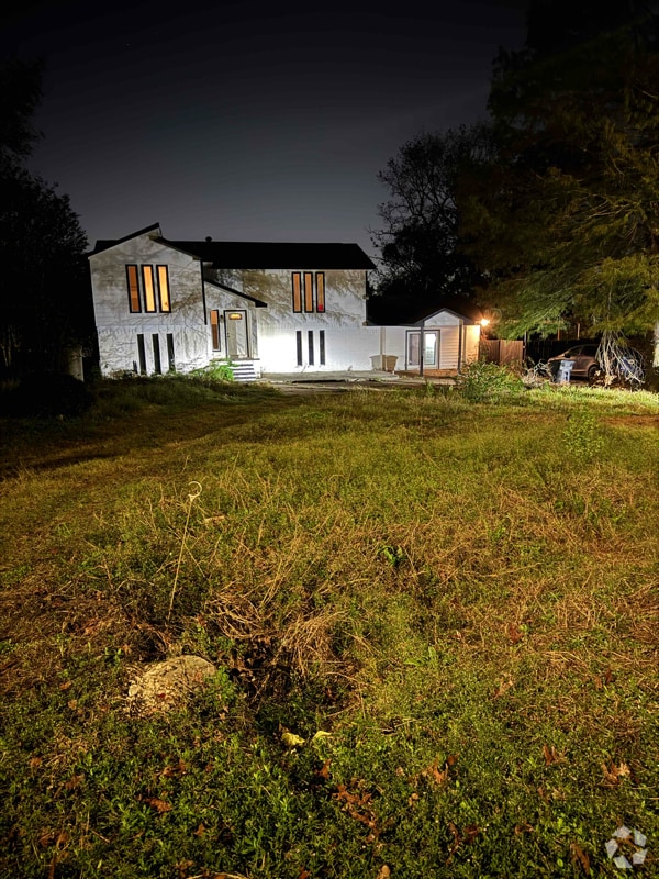 Building Photo - 23497 Fairlake Ln
