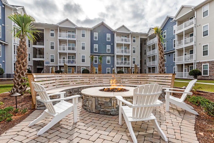 Building Photo - The Nest at 4955