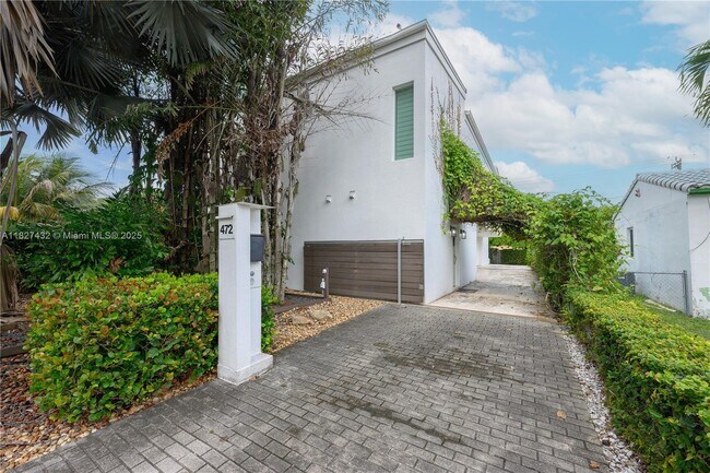 Primary Photo - 472 Minola Dr