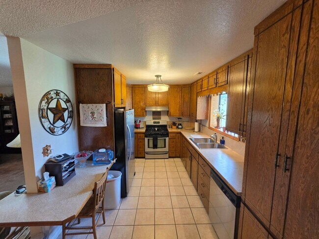 Building Photo - 5675 E Burris Ln
