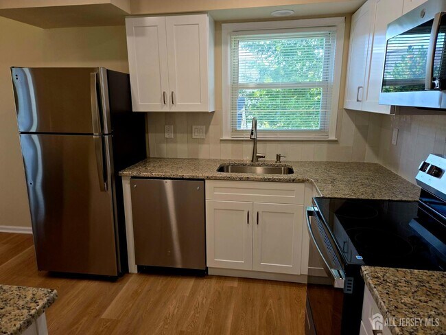 Building Photo - 526 Terry Ln