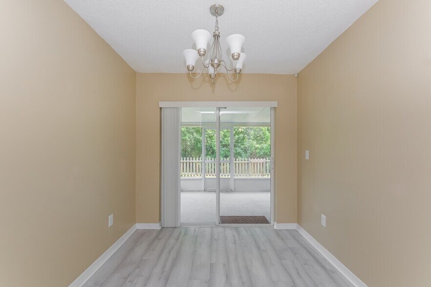 Building Photo - 6719 Summer Cove Dr