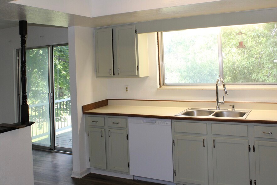 Building Photo - 6684 Zang Ct