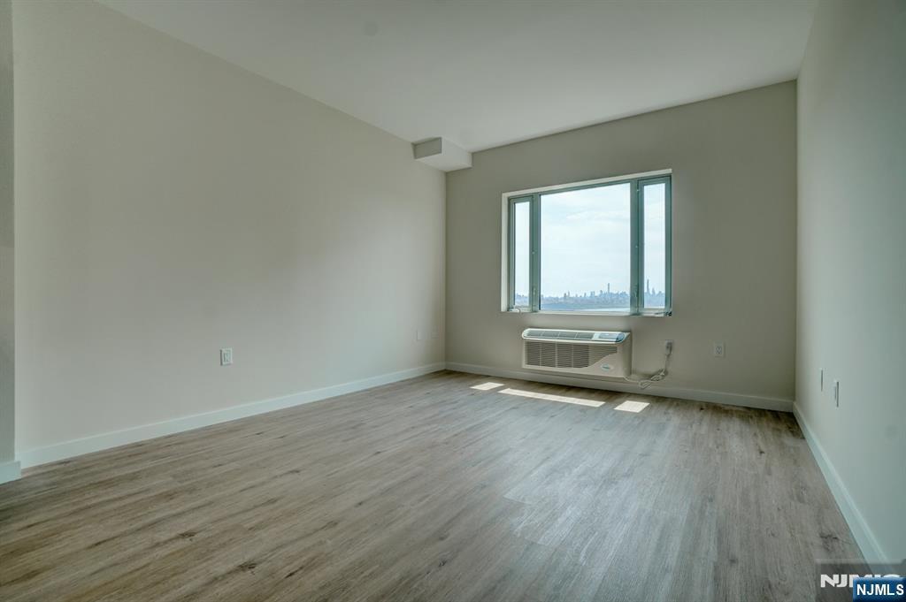 Building Photo - 69 Main St