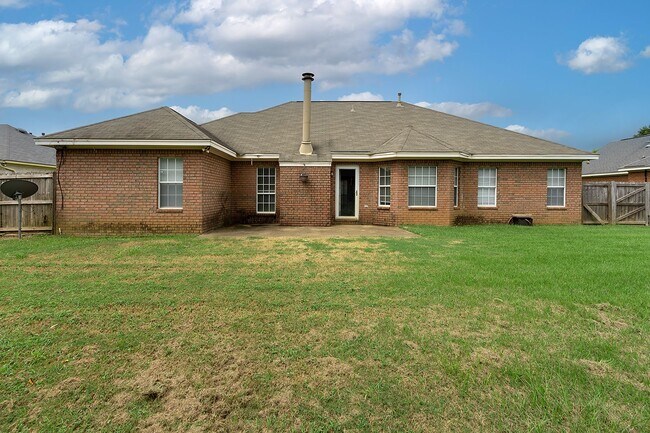 Building Photo - Home in Prattville