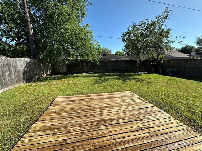 Building Photo - 16527 Amargos Dr