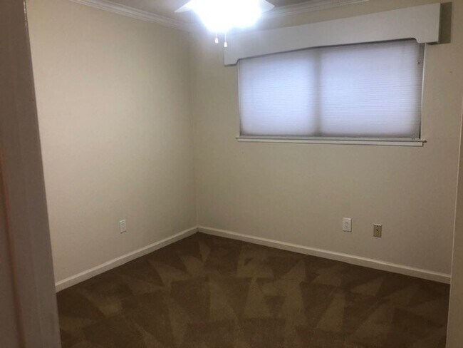 Building Photo - Spacious 3 bedroom, 2 Bath home in Citrus ...