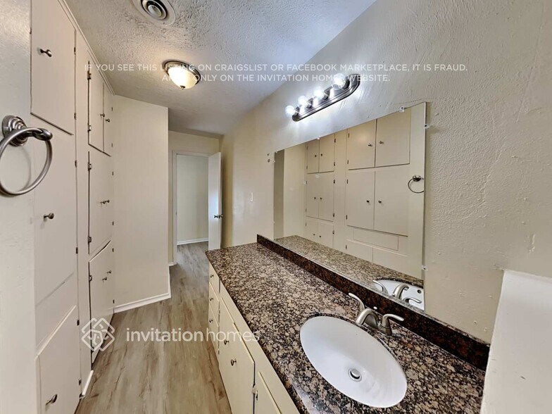 Building Photo - 1908 Sunset Ct N