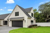 Building Photo - 3222 Holliday Ave