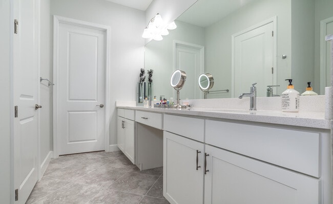 Building Photo - 15145 Cameo Ct