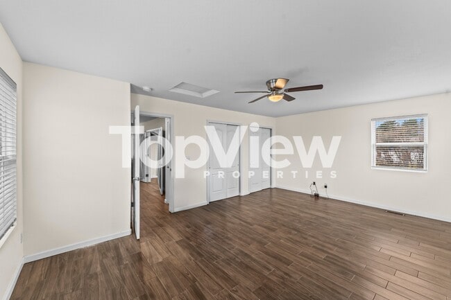 Building Photo - 10110 Clear Creek Rd