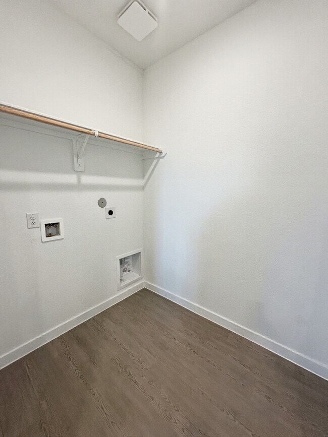 Building Photo - 26915 Nightingale Songs Dr