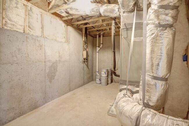Building Photo - 3709 Centerview Dr