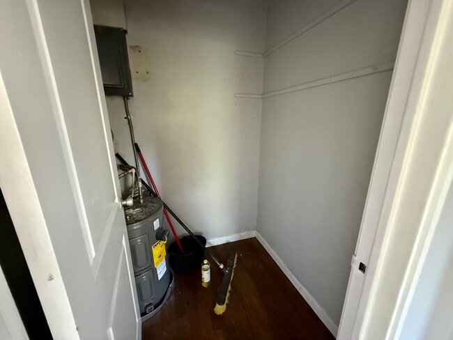 Building Photo - Affordable 1 Bedroom / 1 Bathroom Located ...