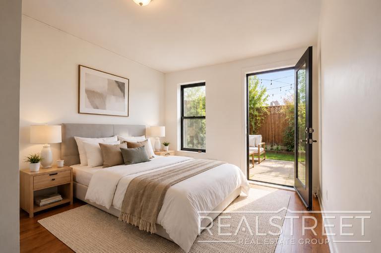 Building Photo - Kingsize Bedrooms with Private Backyard in the Heart of Bushwick