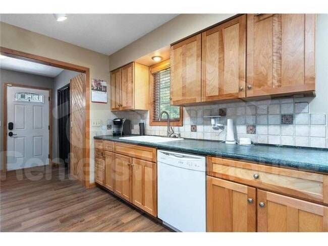 Building Photo - Available 11/1 - very well maintained 4 be...