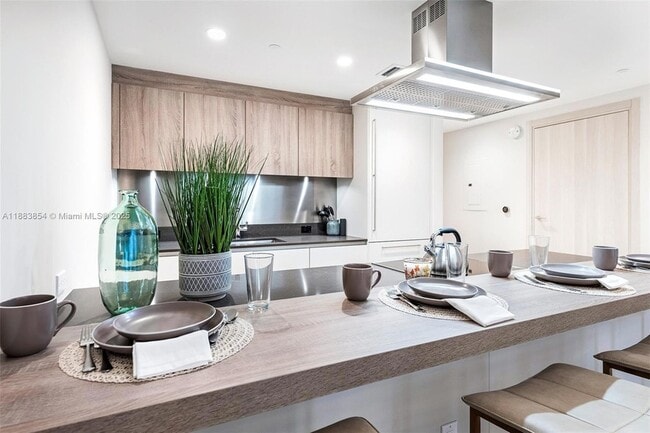 Building Photo - 1000 Brickell Plaza