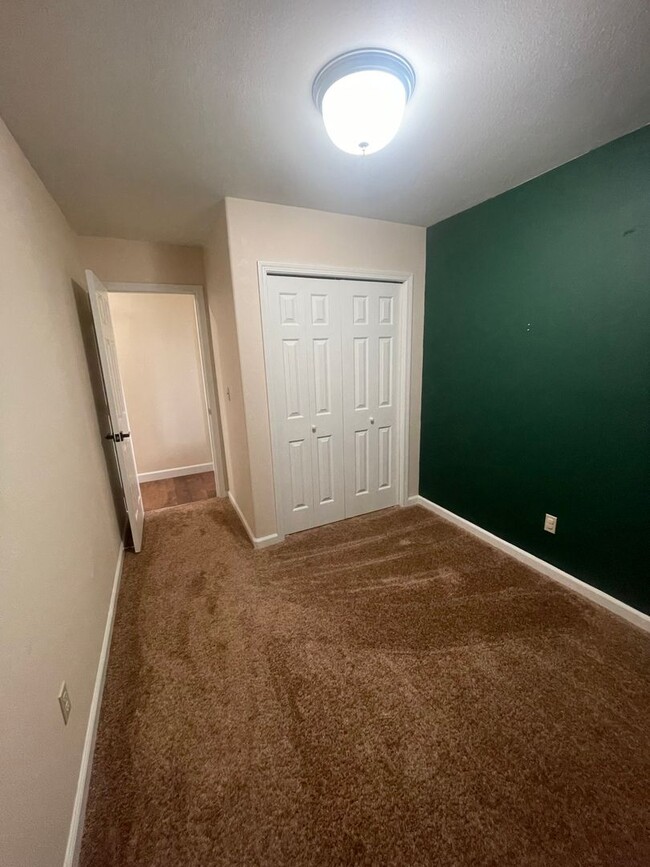 Building Photo - Pet Friendly Charming 3 Bedroom Home with large office!