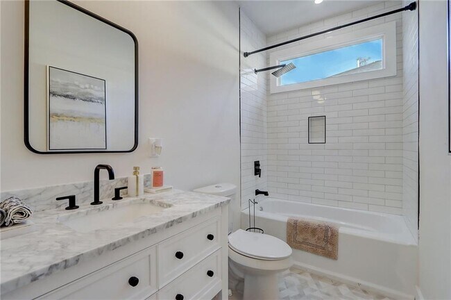 Building Photo - 2014 Cambridge Ave