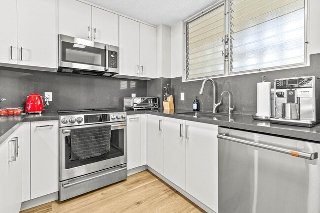 Building Photo - RARELY AVAILABLE, HIGH-FLOOR, "DIRECT OCEA...
