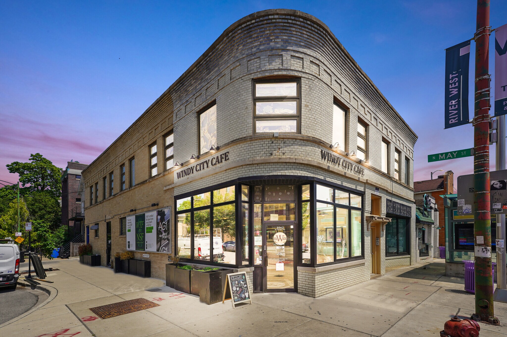 Building Photo - 1058 W Chicago Ave