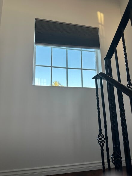Building Photo - 1317 W 49th St
