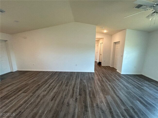 Building Photo - 131 Carousel Ave